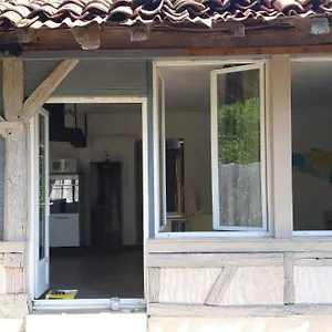 https://gite-familial-au-coeur-de-la-bresse.hotels-rhonealpes.com